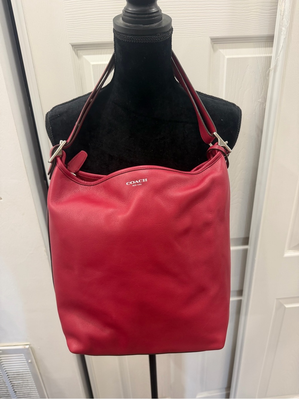 COACH Legacy Red Leather
Shoulder Bag 19889